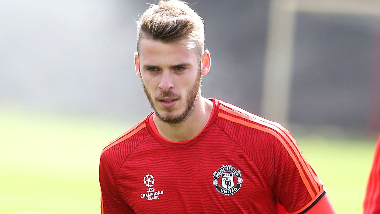 Van Gaal insists Manchester United will not sell De Gea